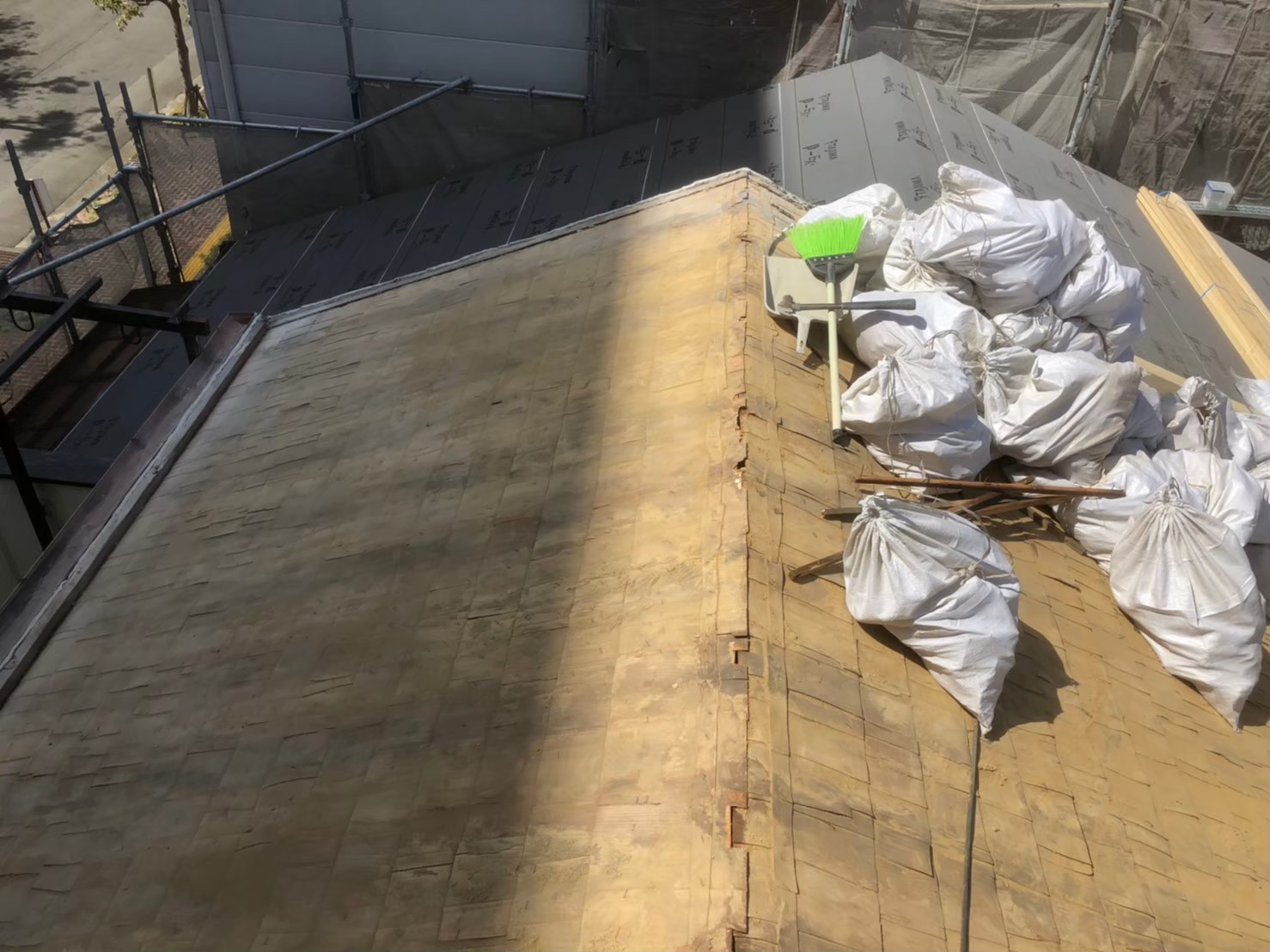 葺き土撤去と下葺き材